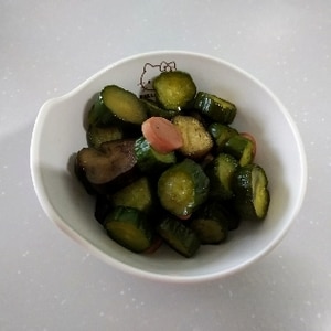 茄子とズッキーニとベーコンの炒め物